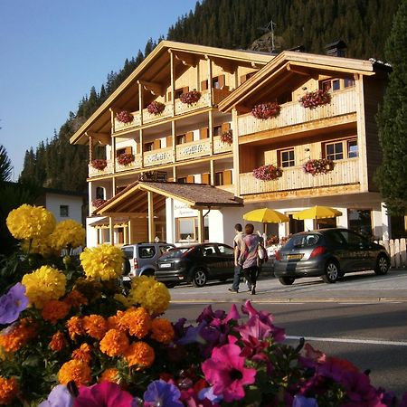 Monti Pallidi B&B Apartments Corvara In Badia Exterior foto