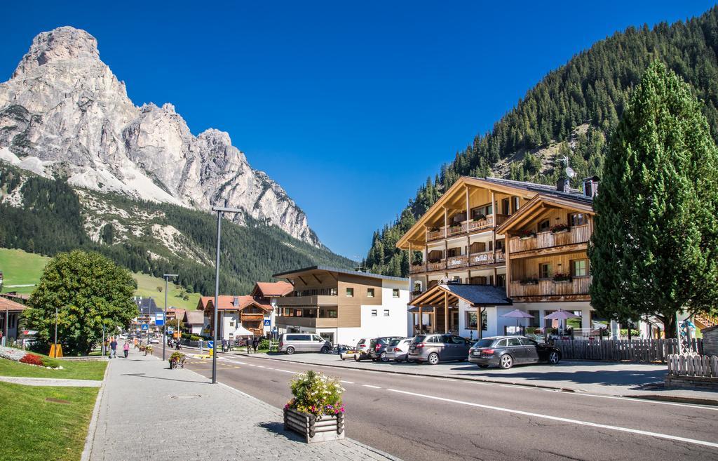 Monti Pallidi B&B Apartments Corvara In Badia Exterior foto