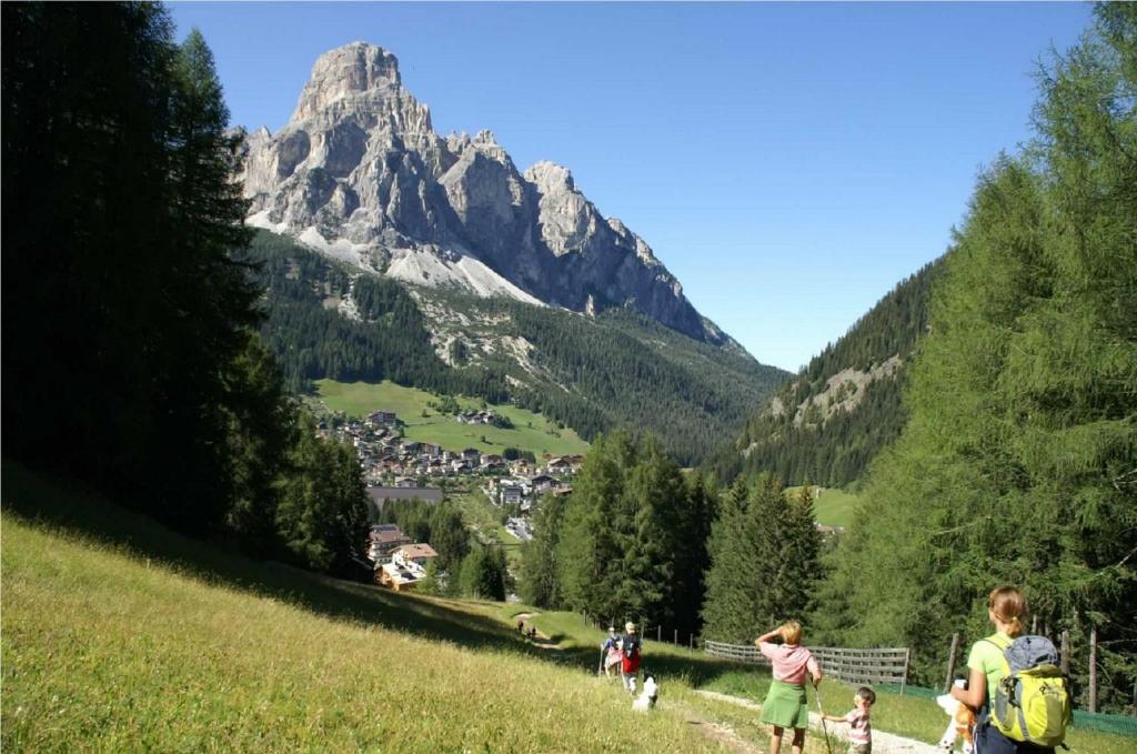 Monti Pallidi B&B Apartments Corvara In Badia Exterior foto