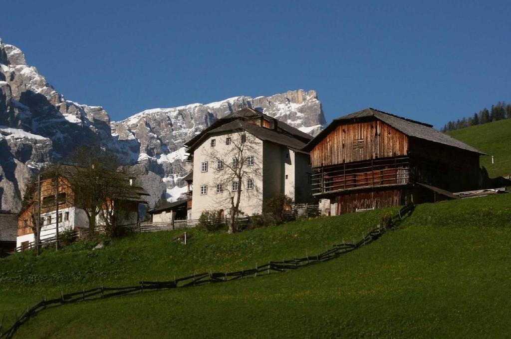 Monti Pallidi B&B Apartments Corvara In Badia Exterior foto